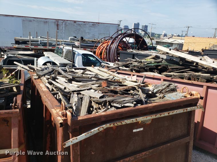 image for item EU9944 Roll-off dumpster