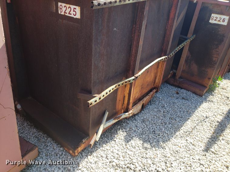 image for item EU9944 Roll-off dumpster