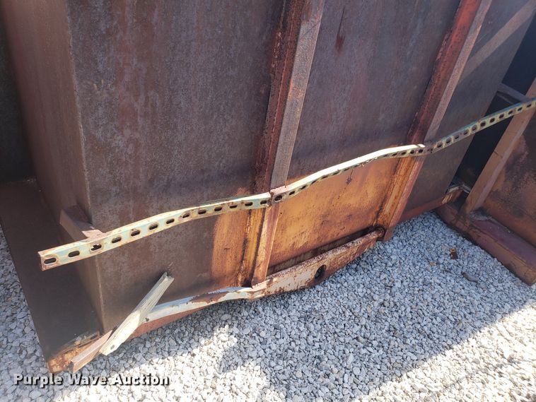 image for item EU9944 Roll-off dumpster