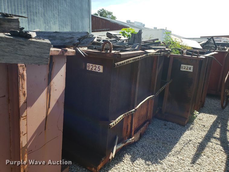 image for item EU9944 Roll-off dumpster
