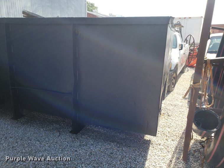 image for item EU9946 Roll-off dumpster
