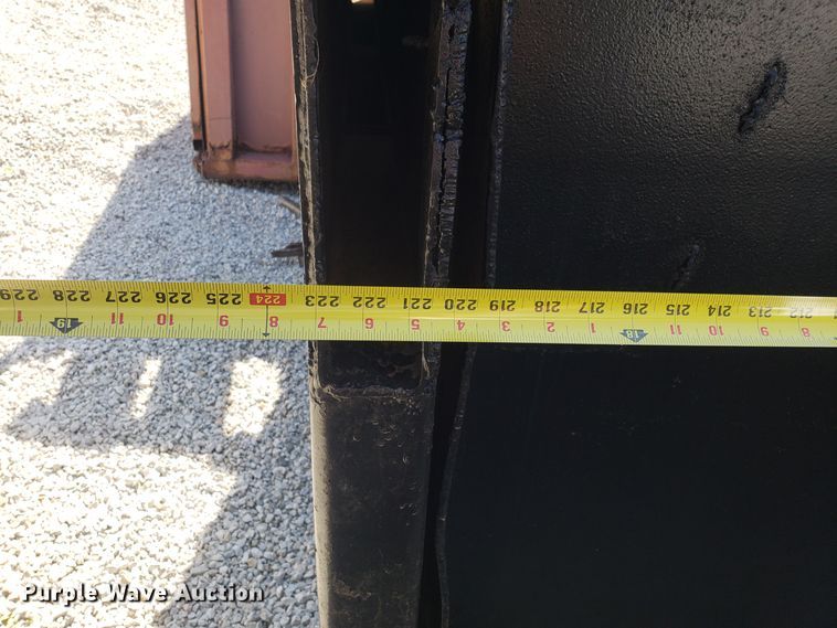 image for item EU9946 Roll-off dumpster