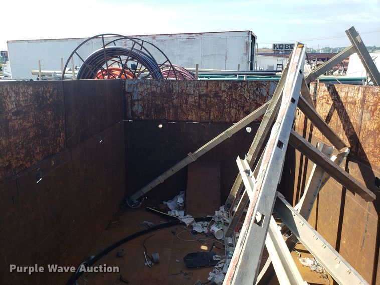 image for item EU9947 Roll-off dumpster