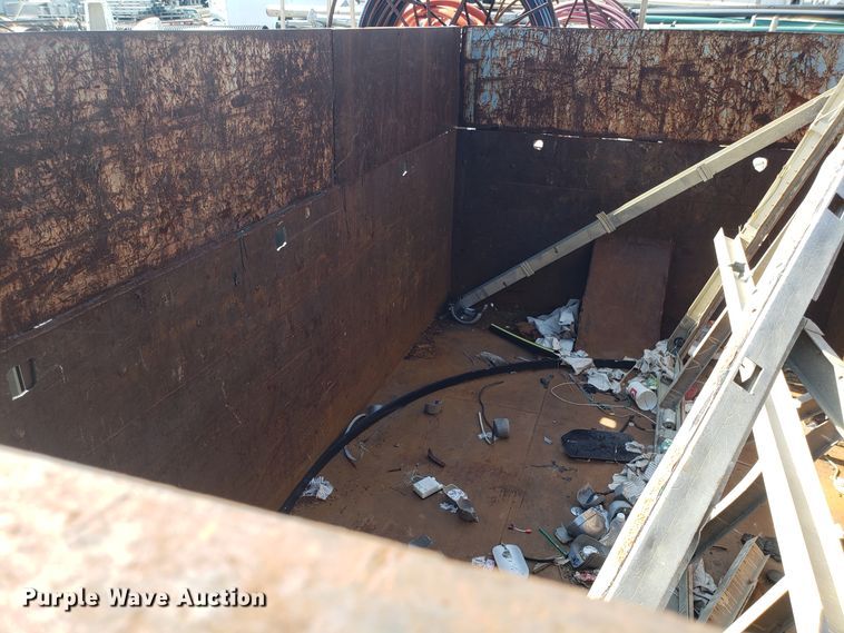 image for item EU9947 Roll-off dumpster