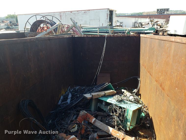 image for item EU9948 Roll-off dumpster