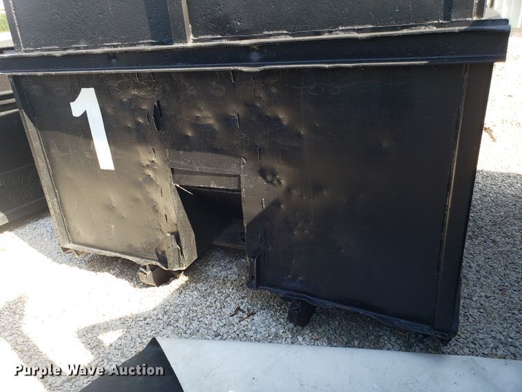image for item EU9948 Roll-off dumpster