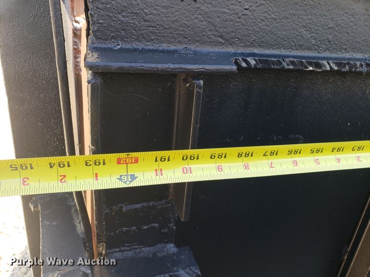 image for item EU9948 Roll-off dumpster