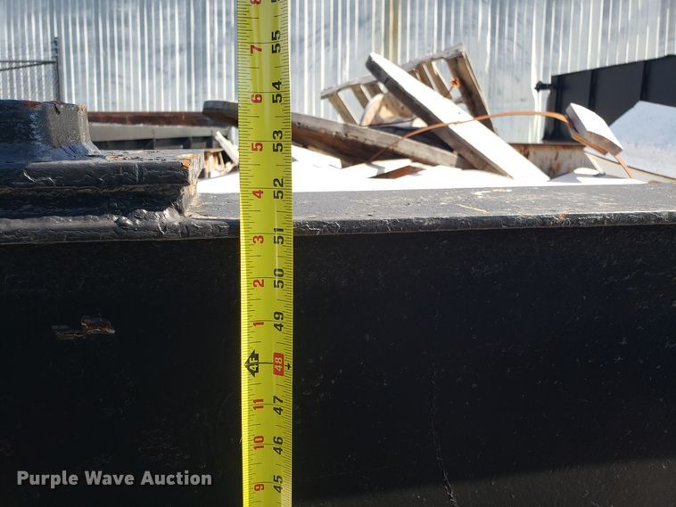 image for item EU9949 Roll-off dumpster