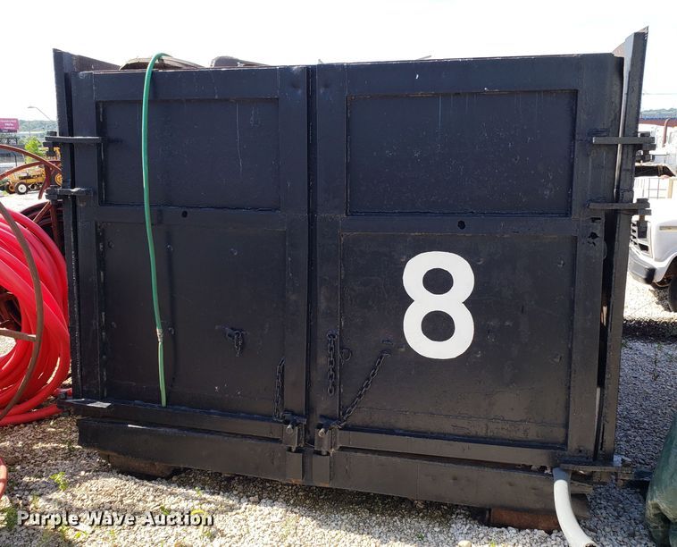 image for item EU9957 Roll-off dumpster