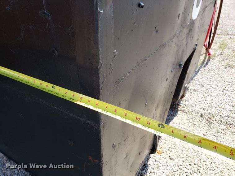 image for item EU9957 Roll-off dumpster