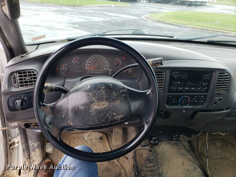 image for item EU9991 2002 Ford F150 pickup truck