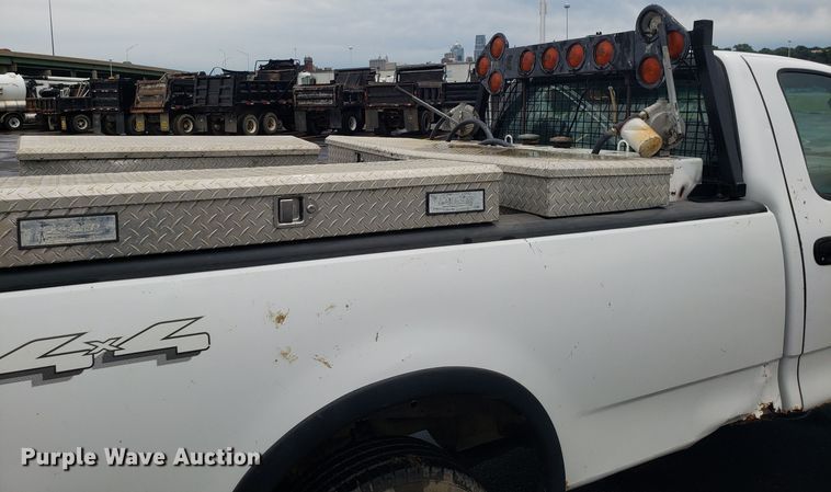 image for item EU9991 2002 Ford F150 pickup truck