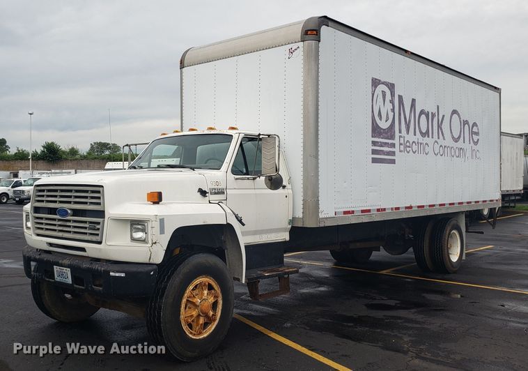 image for item EU9992 1993 Ford F700 box truck