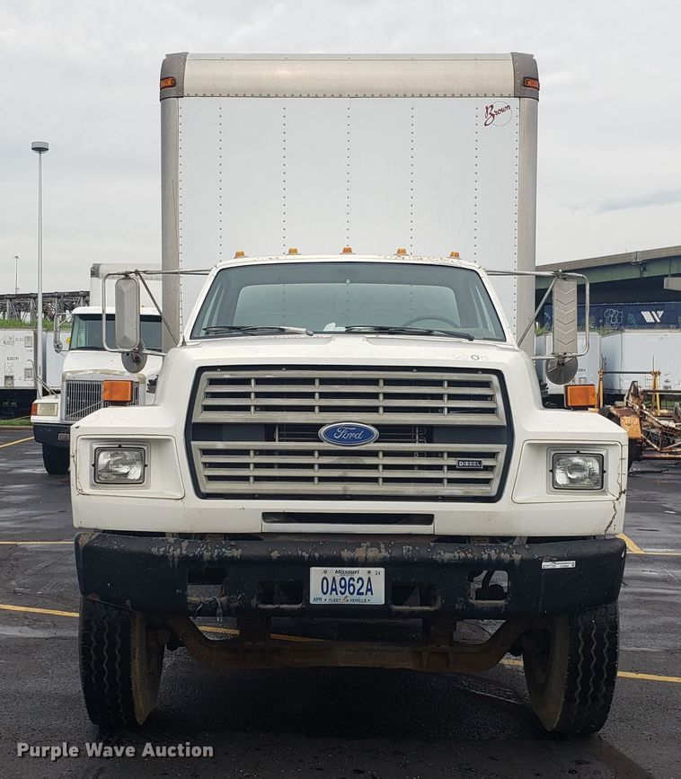 image for item EU9992 1993 Ford F700 box truck