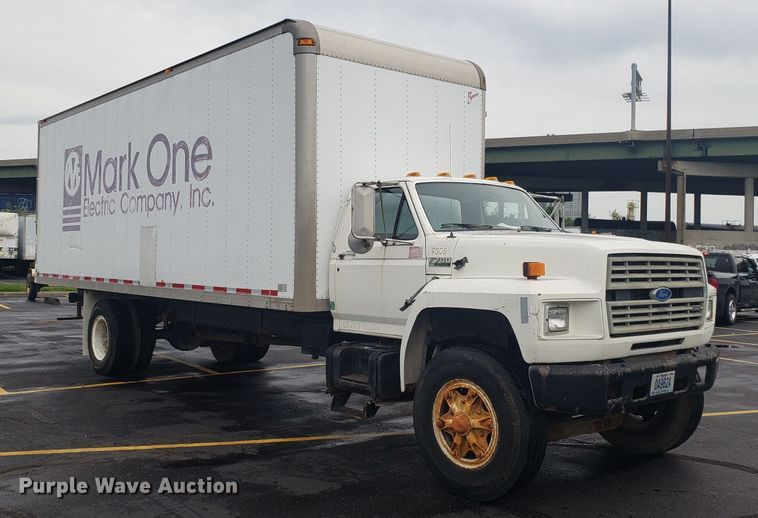 image for item EU9992 1993 Ford F700 box truck