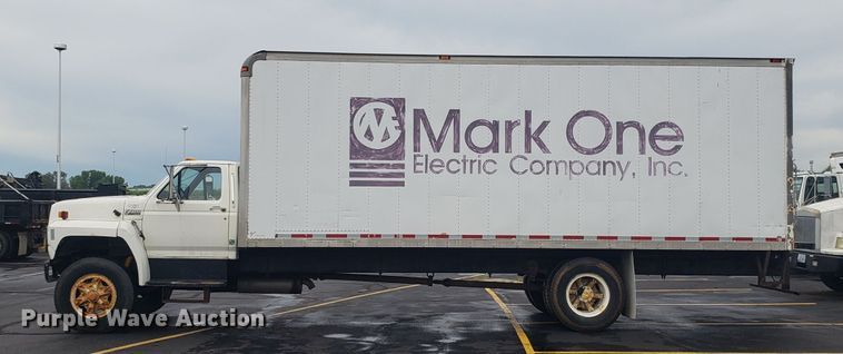 image for item EU9992 1993 Ford F700 box truck