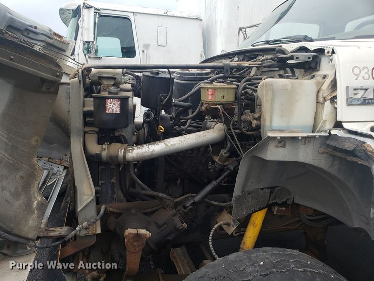 image for item EU9992 1993 Ford F700 box truck