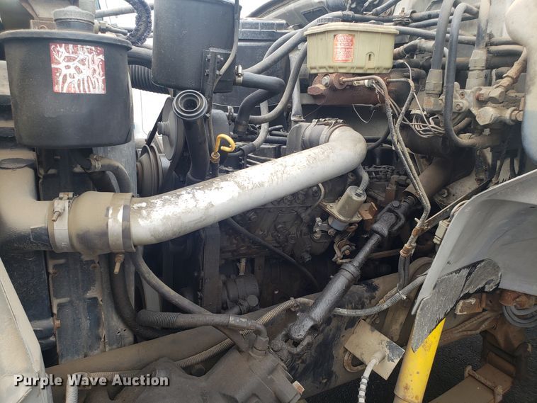 image for item EU9992 1993 Ford F700 box truck