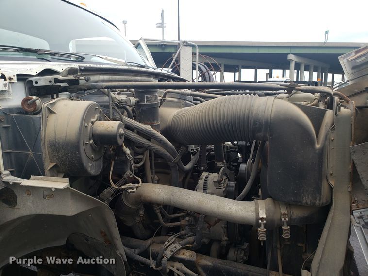 image for item EU9992 1993 Ford F700 box truck