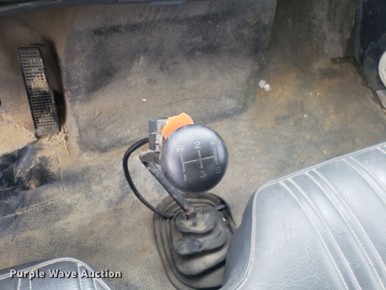 image for item EU9992 1993 Ford F700 box truck