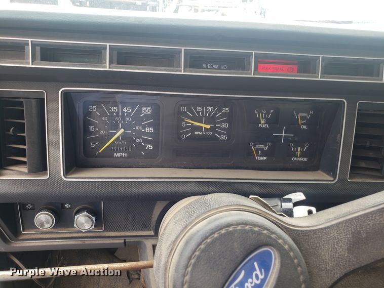 image for item EU9992 1993 Ford F700 box truck