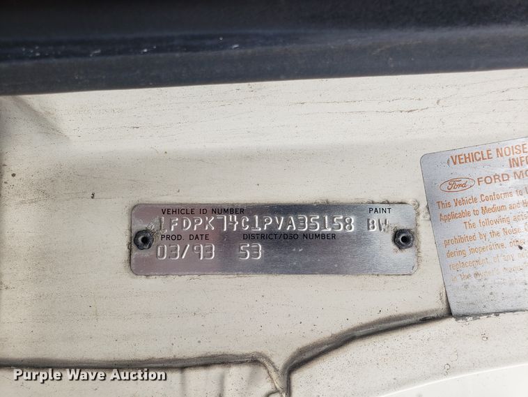 image for item EU9992 1993 Ford F700 box truck