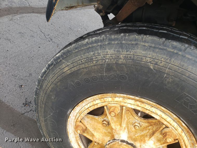 image for item EU9992 1993 Ford F700 box truck