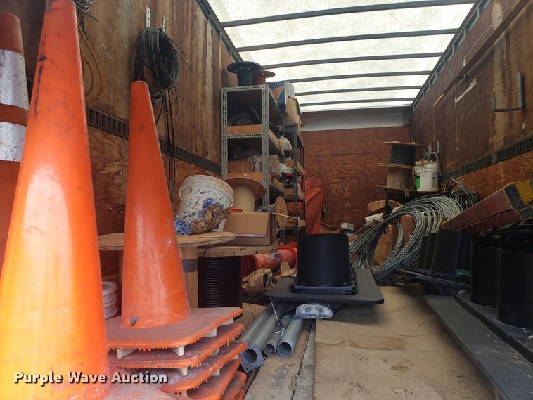 image for item EU9992 1993 Ford F700 box truck