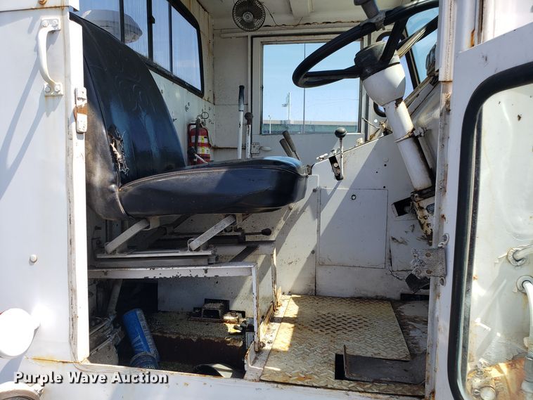 image for item EU9998 Elgin Pelican S street sweeper