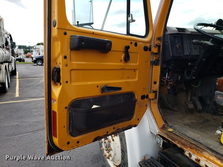 image for item FL9031 1997 International 4900 dump truck