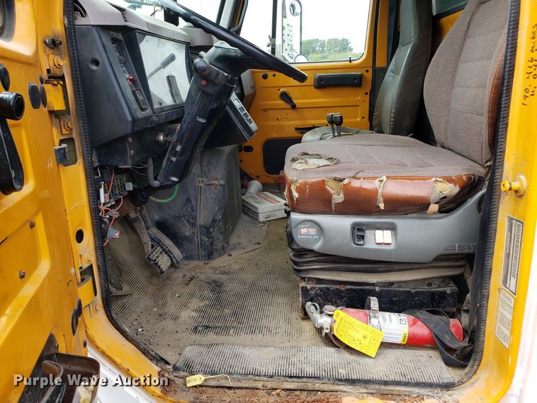 image for item FL9031 1997 International 4900 dump truck