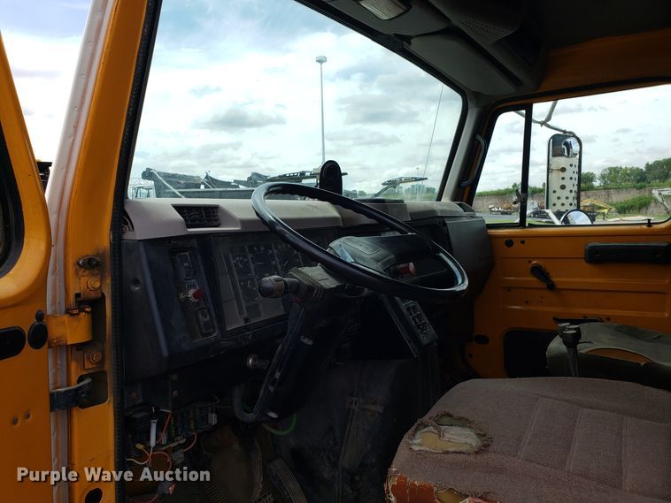 image for item FL9031 1997 International 4900 dump truck