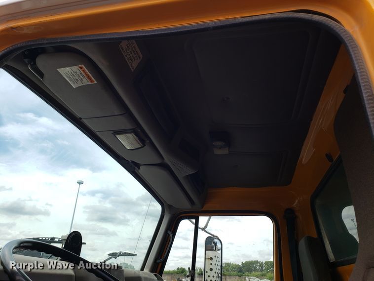 image for item FL9031 1997 International 4900 dump truck