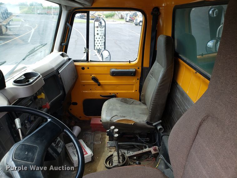 image for item FL9031 1997 International 4900 dump truck