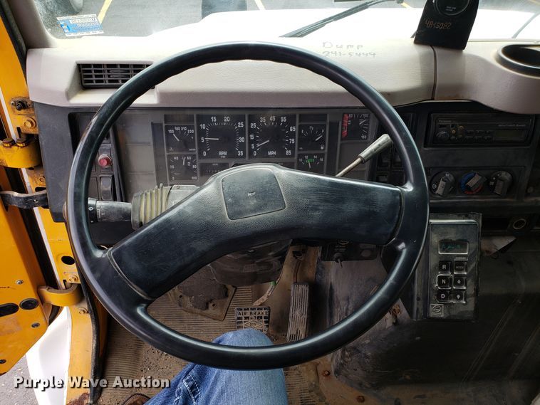 image for item FL9031 1997 International 4900 dump truck