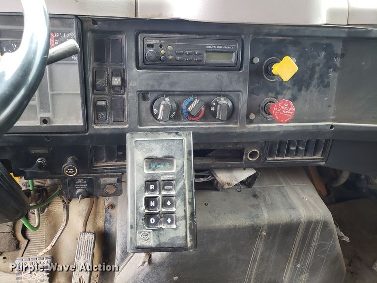 image for item FL9031 1997 International 4900 dump truck