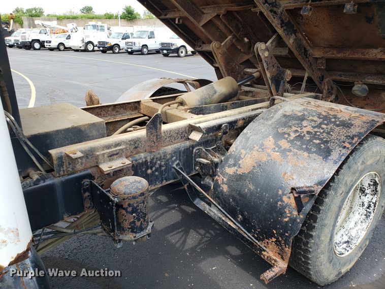 image for item FL9031 1997 International 4900 dump truck