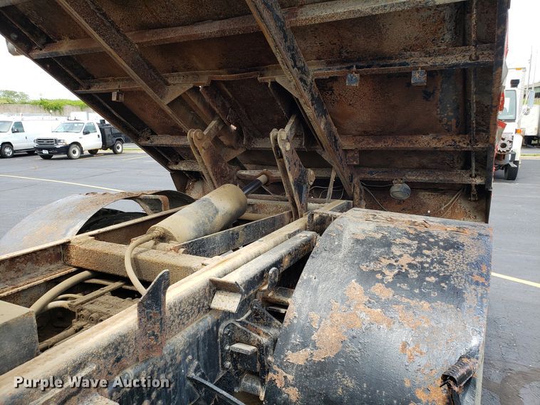 image for item FL9031 1997 International 4900 dump truck