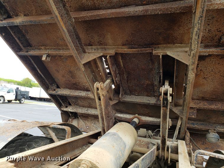 image for item FL9031 1997 International 4900 dump truck