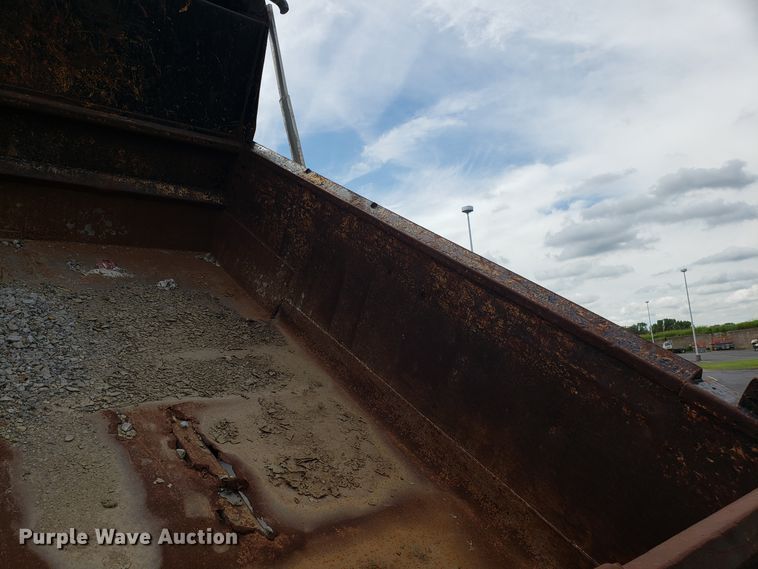 image for item FL9031 1997 International 4900 dump truck