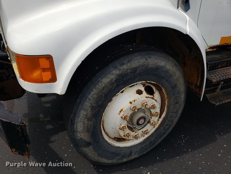 image for item FL9031 1997 International 4900 dump truck