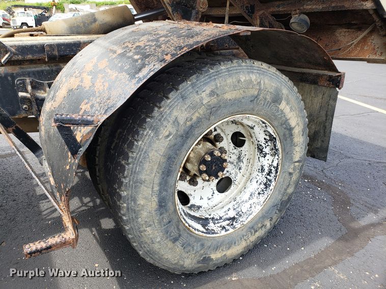 image for item FL9031 1997 International 4900 dump truck