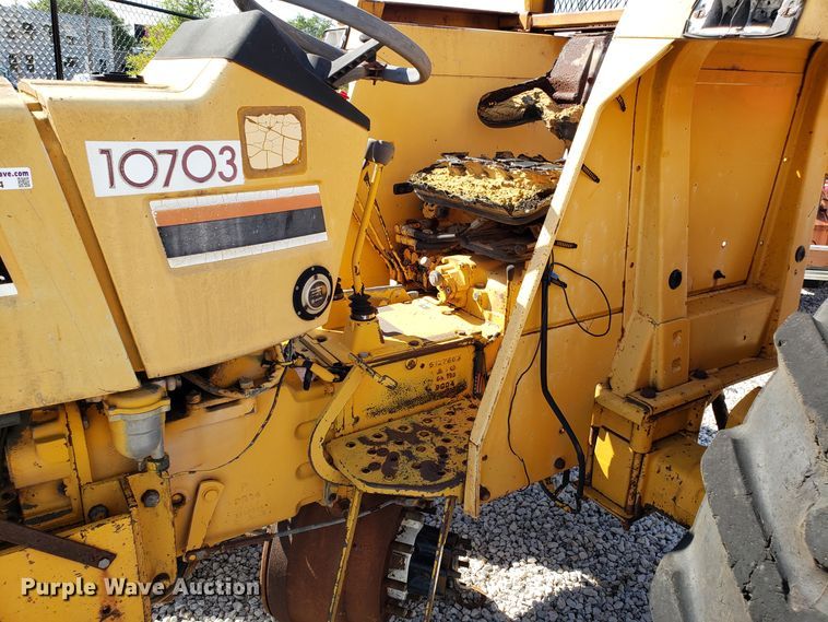 image for item FL9044 Hesston 80-66 tractor