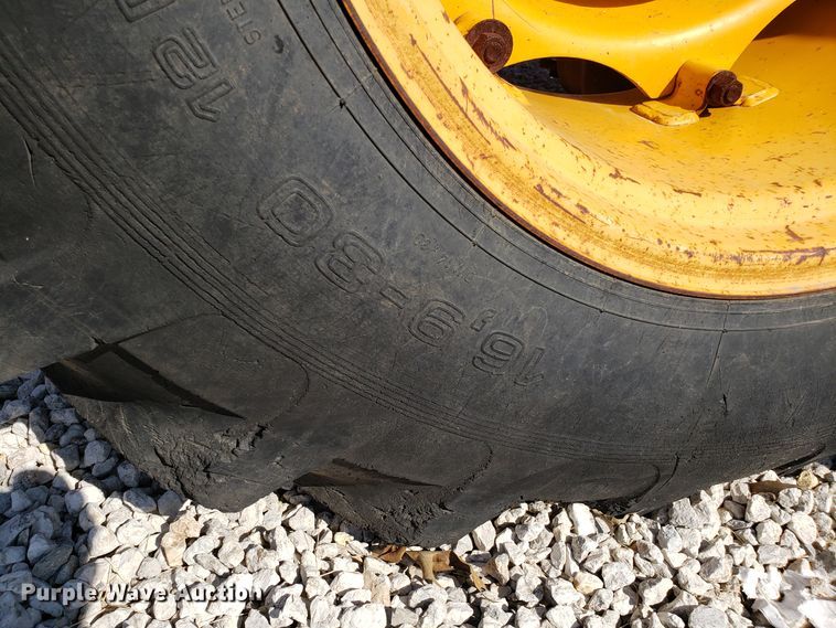 image for item FL9044 Hesston 80-66 tractor