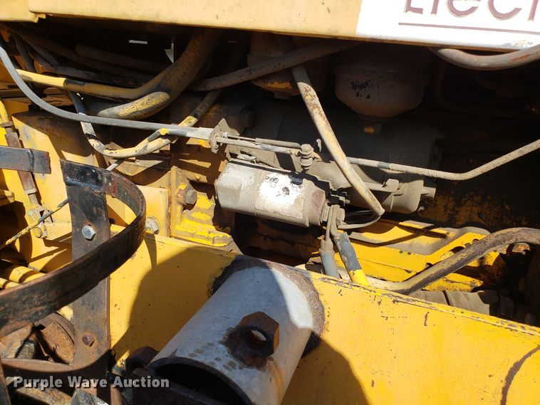 image for item FL9044 Hesston 80-66 tractor