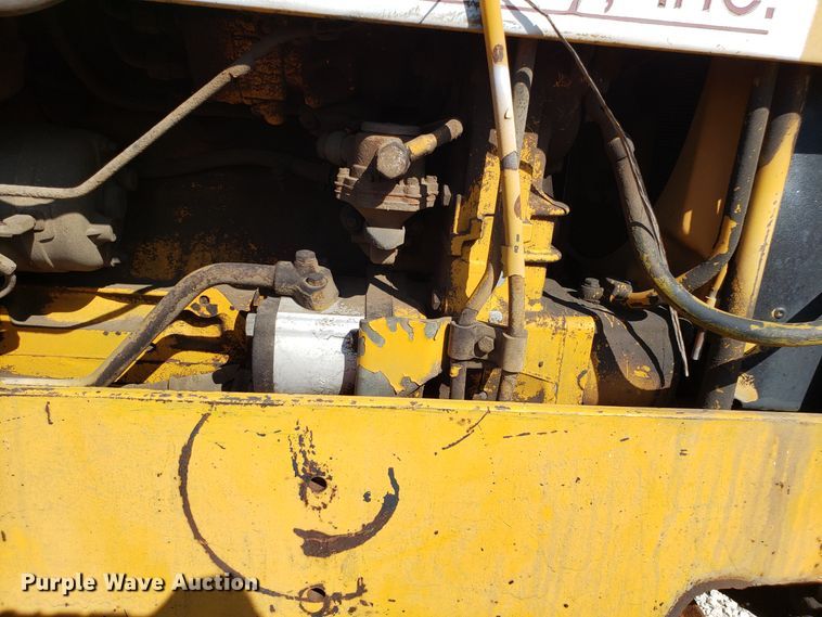 image for item FL9044 Hesston 80-66 tractor