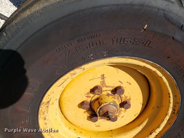 image for item FL9044 Hesston 80-66 tractor