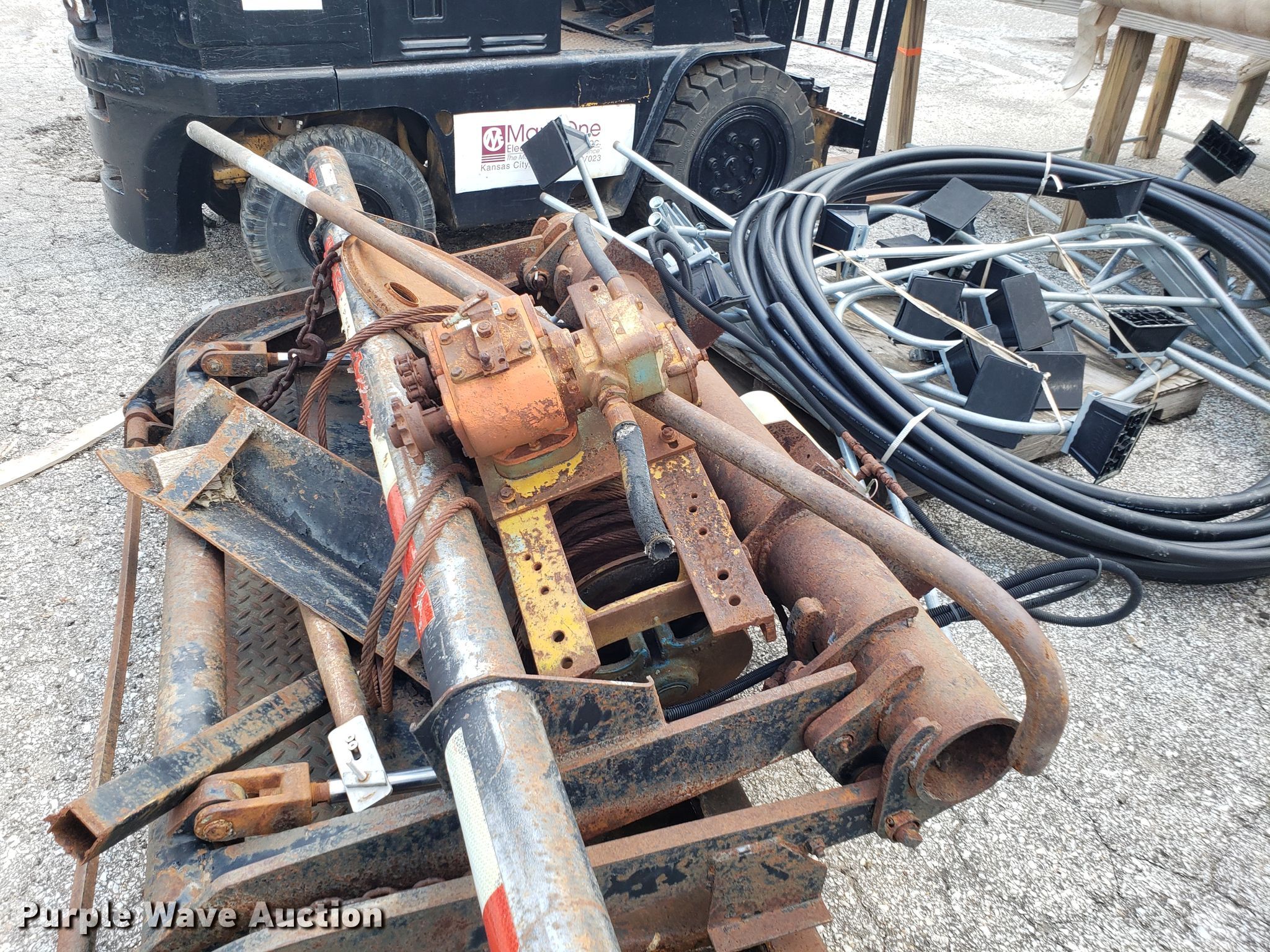 Truck parts in Kansas City, MO Item EU9912 sold Purple Wave