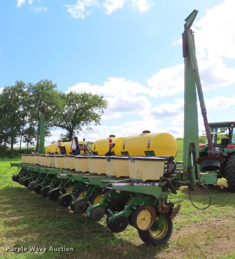 image for item DD6311 John Deere 7200 no-till planter