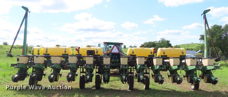 image for item DD6311 John Deere 7200 no-till planter